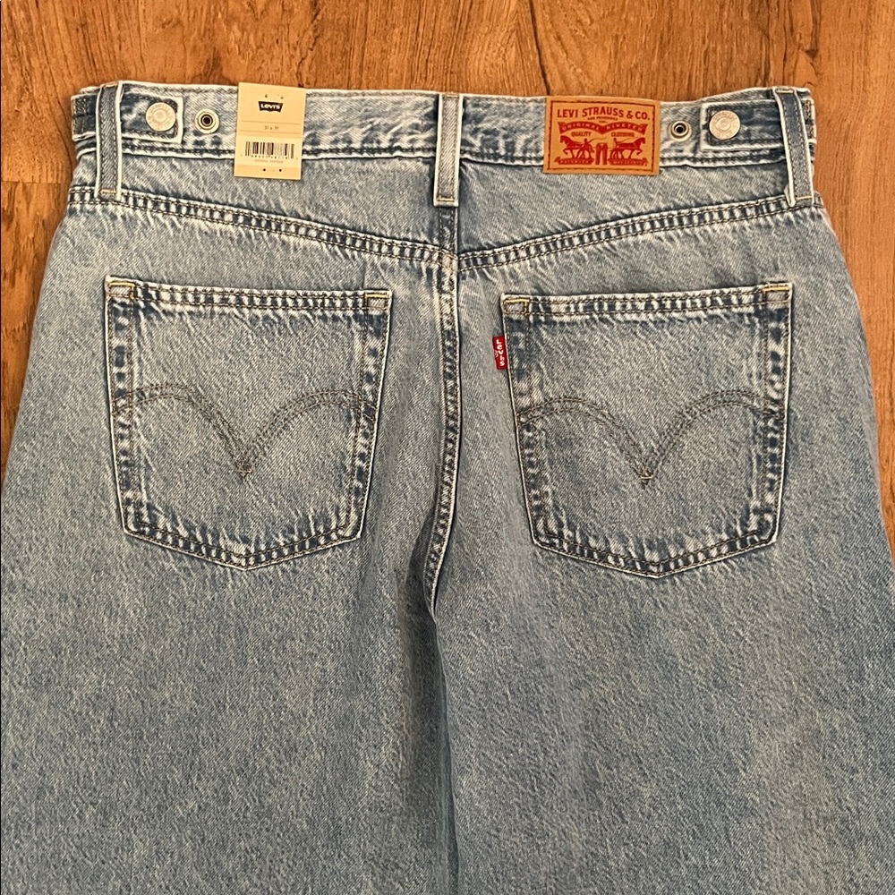NWT Levi’s Cinch Baggy Jeans - Picture 11 of 16
